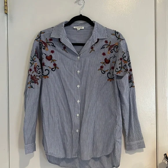 Beach lunch lounge- long sleeved floral button up - Picture 1 of 3